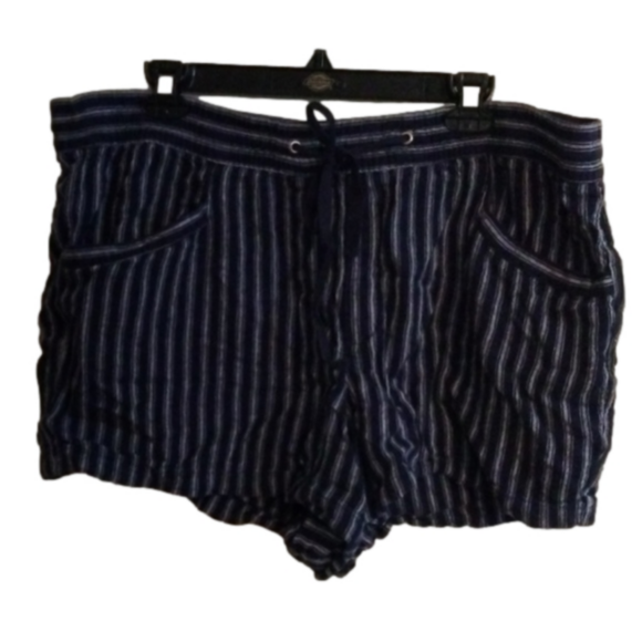 Size XL 55% linen navy striped shorts. By the Gap.So lightweight and comfy. - Picture 1 of 12